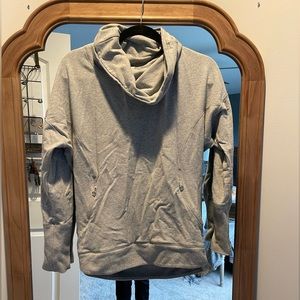 Lululemon sweater size 6